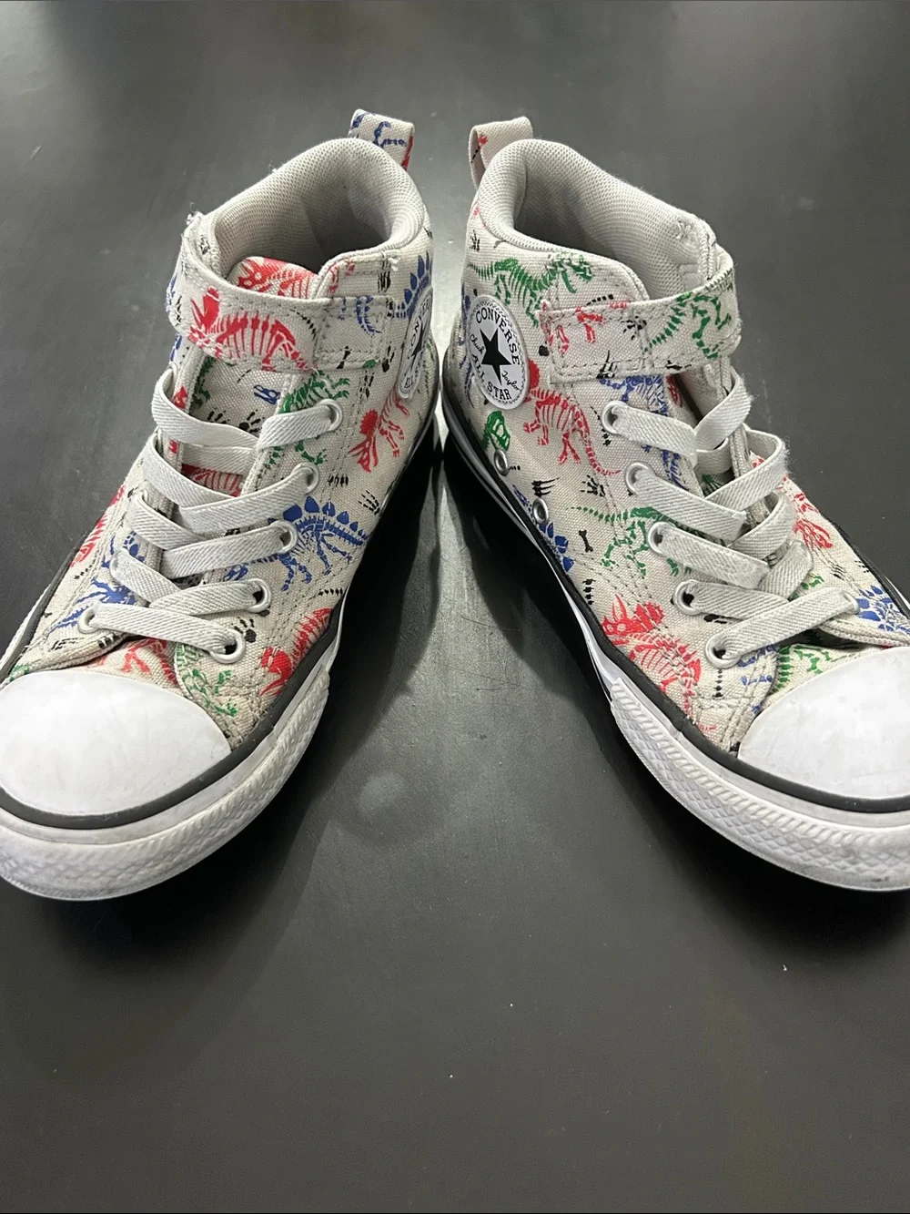 Converse Kids Dinosaur Print Low-Top Sneakers - Gray with Red Green Blue